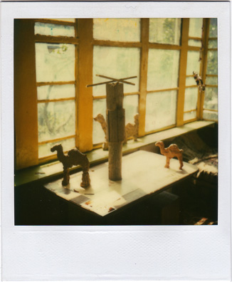 Hilka Nordhausen, Kamele, Polaroid, Pappmachée